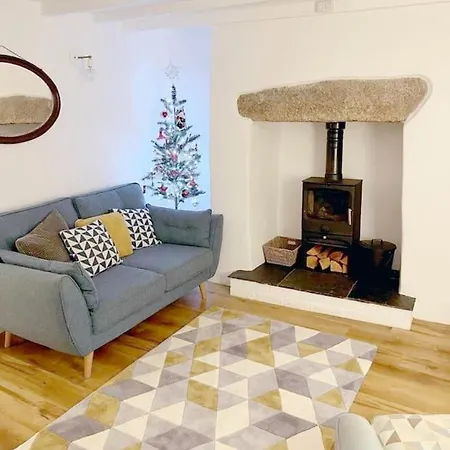 Holiday home Beach Lovers Paradise In - With Sea Views & Log Burner Just 100m From Beach