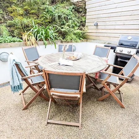 Beach Lovers Paradise In - With Sea Views & Log Burner Just 100m From Beach * Portreath
