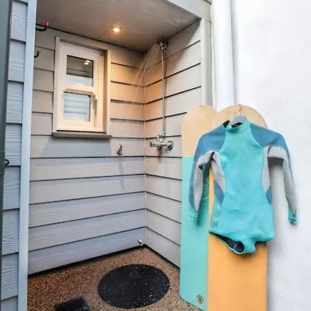 Beach Lovers Paradise In - With Sea Views & Log Burner Just 100m From Beach Holiday home