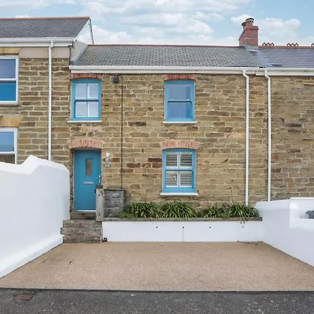 Beach Lovers Paradise In - With Sea Views & Log Burner Just 100m From Beach Holiday home Portreath