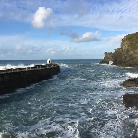 Beach Lovers Paradise In - With Sea Views & Log Burner Just 100m From Beach Portreath