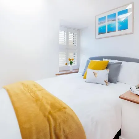Holiday home Beach Lovers Paradise In - With Sea Views & Log Burner Just 100m From Beach *