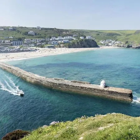 Holiday home Beach Lovers Paradise In - With Sea Views & Log Burner Just 100m From Beach Portreath